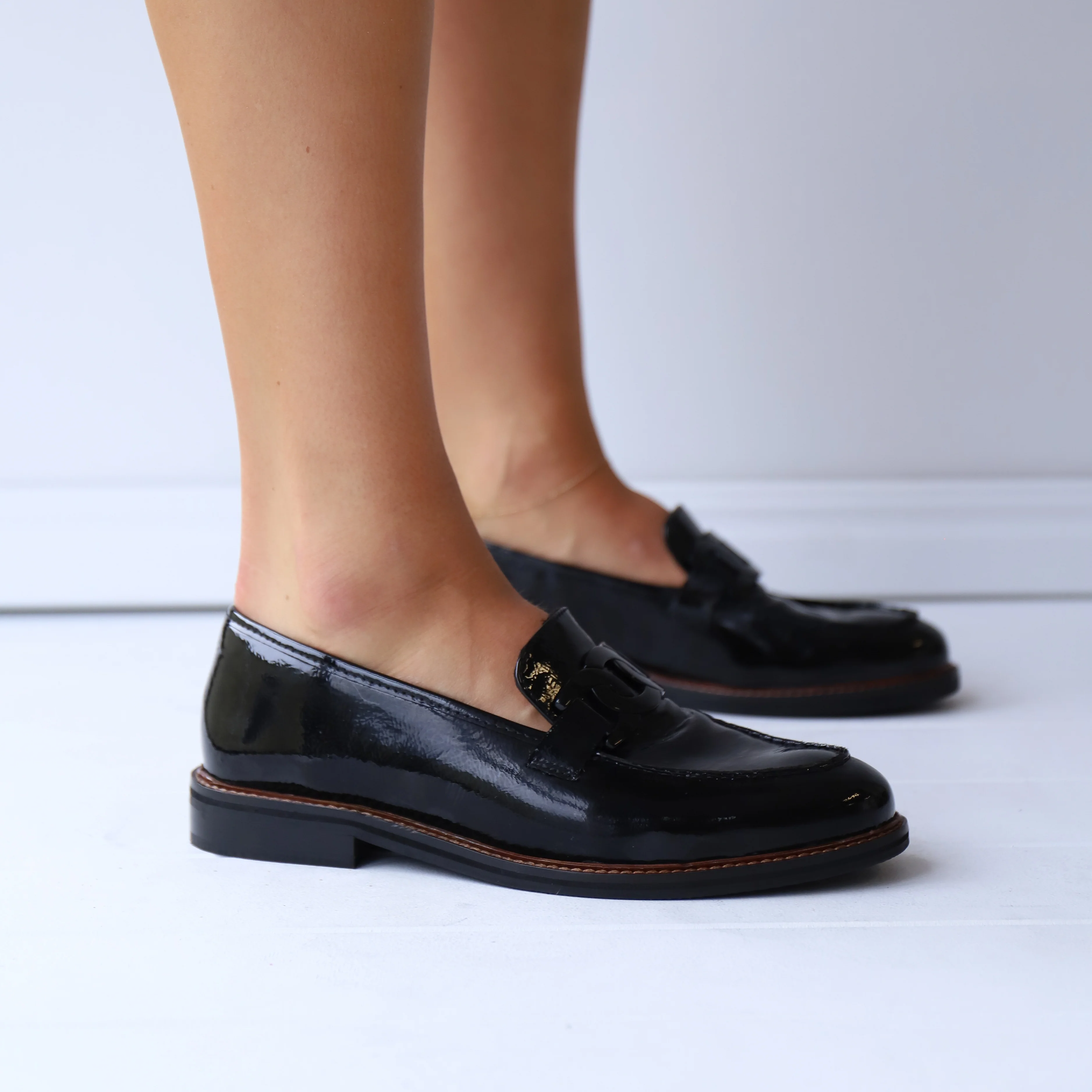 11203 Black Patent - Image 2