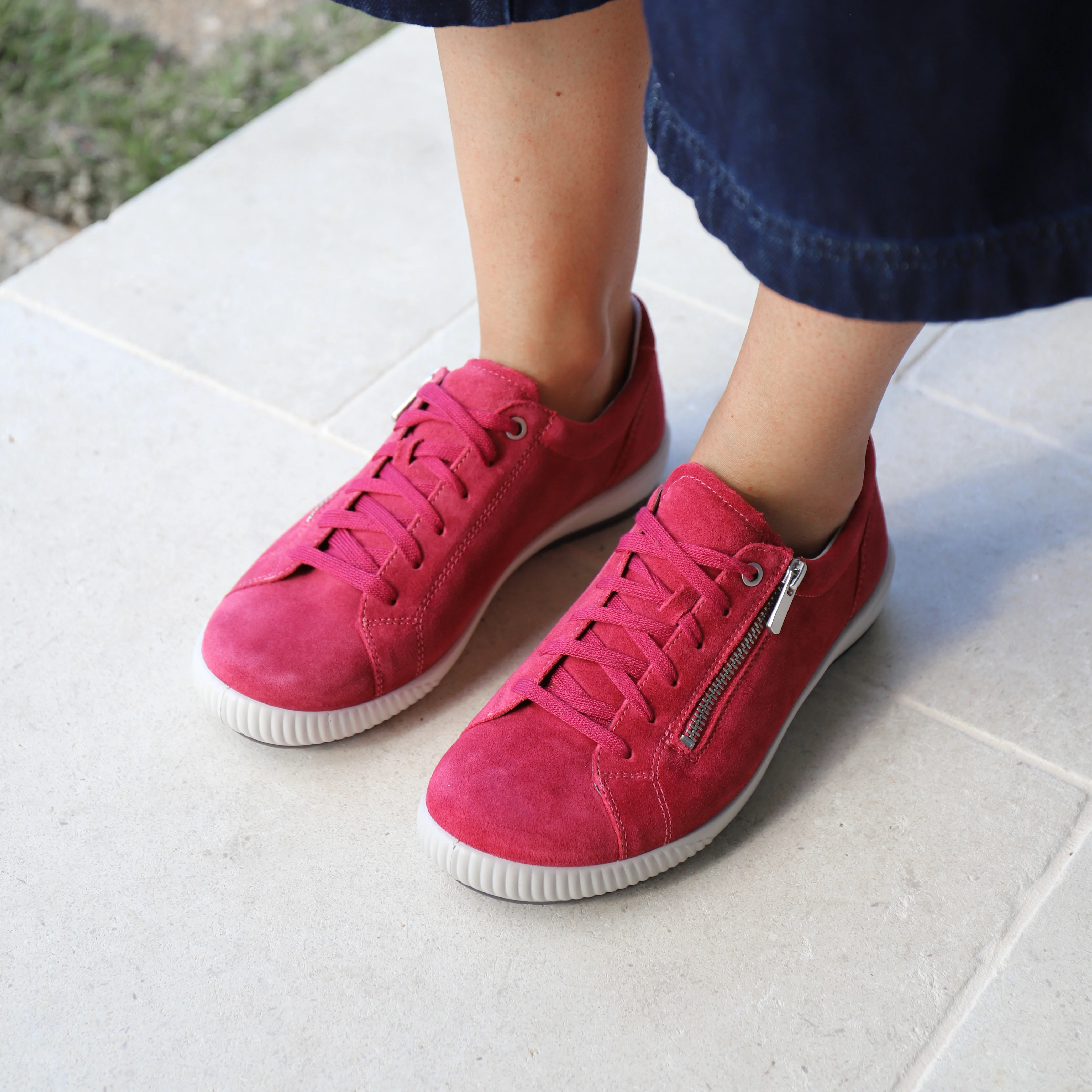 1162 Raspberry Suede - Image 2
