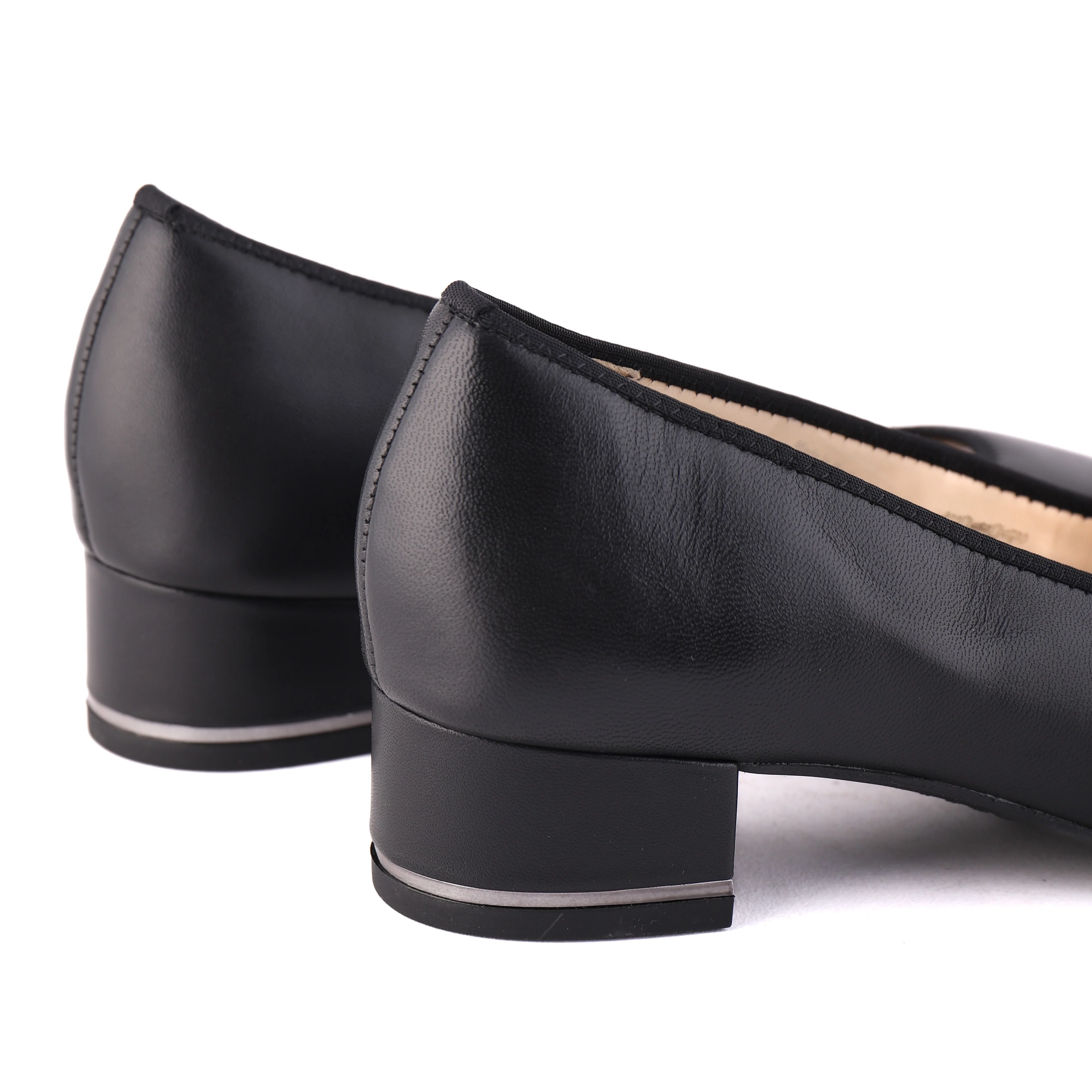 11838 Black Leather - Image 3