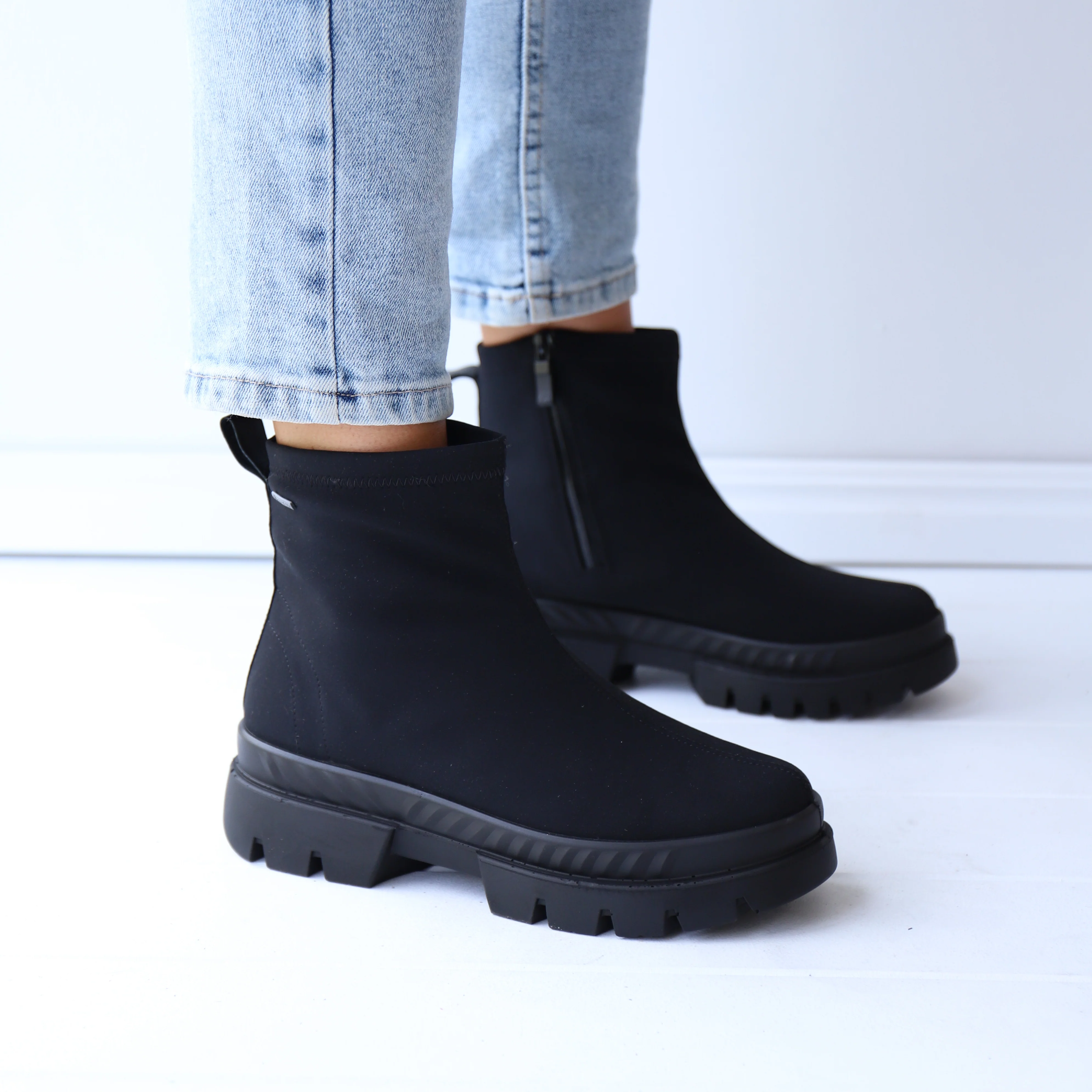 14102 Black - Image 2