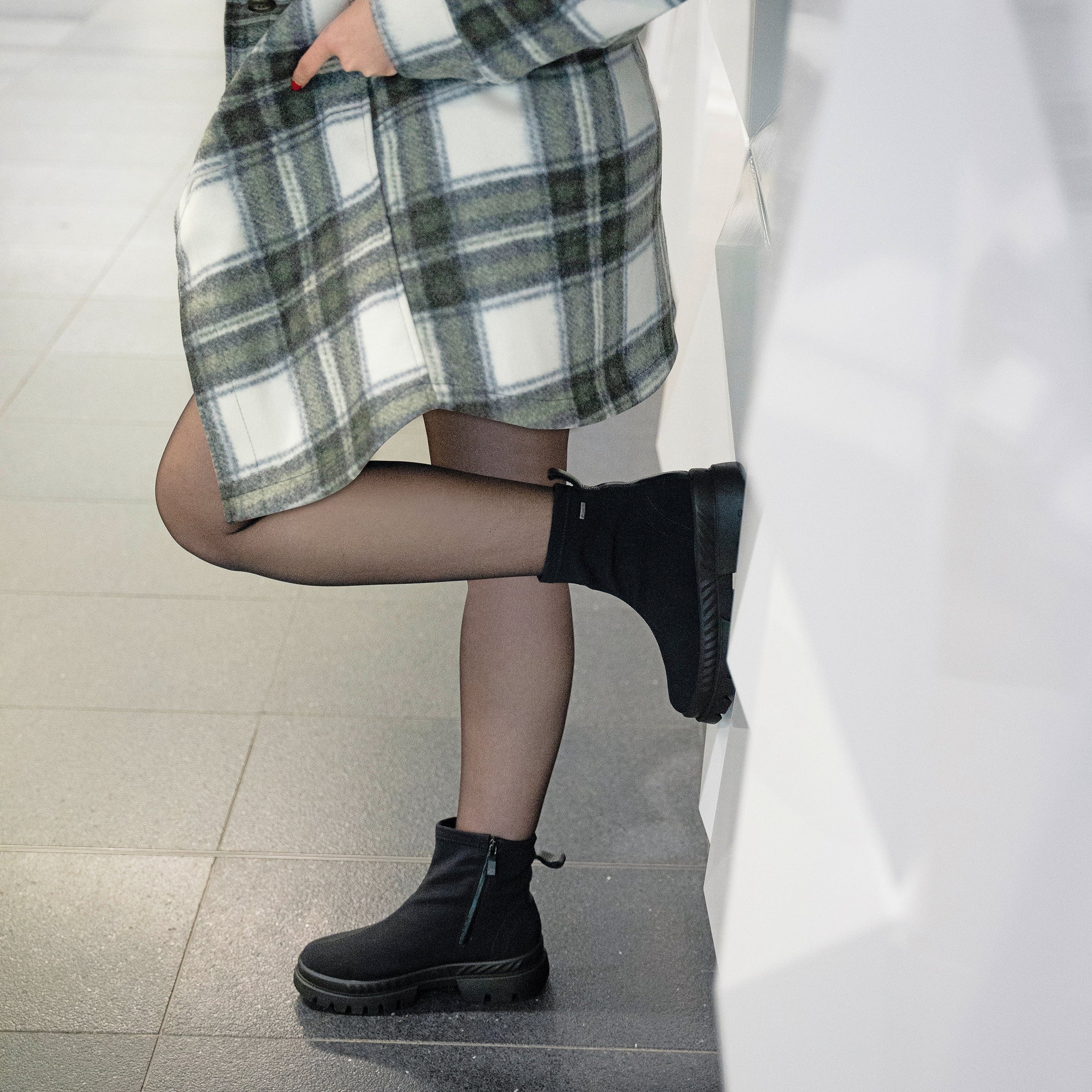 14102 Black - Image 5