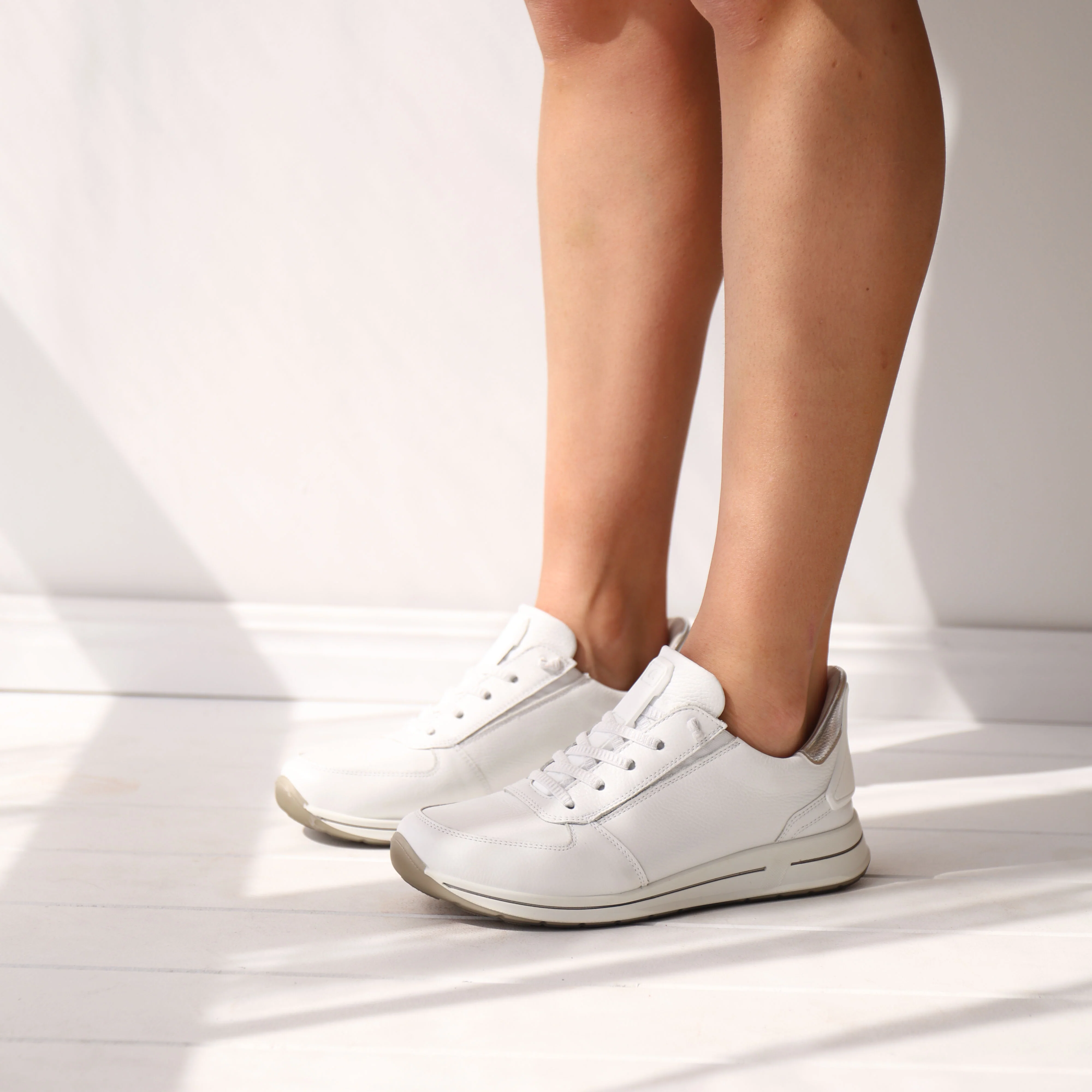 24836 White and Silver - Image 2