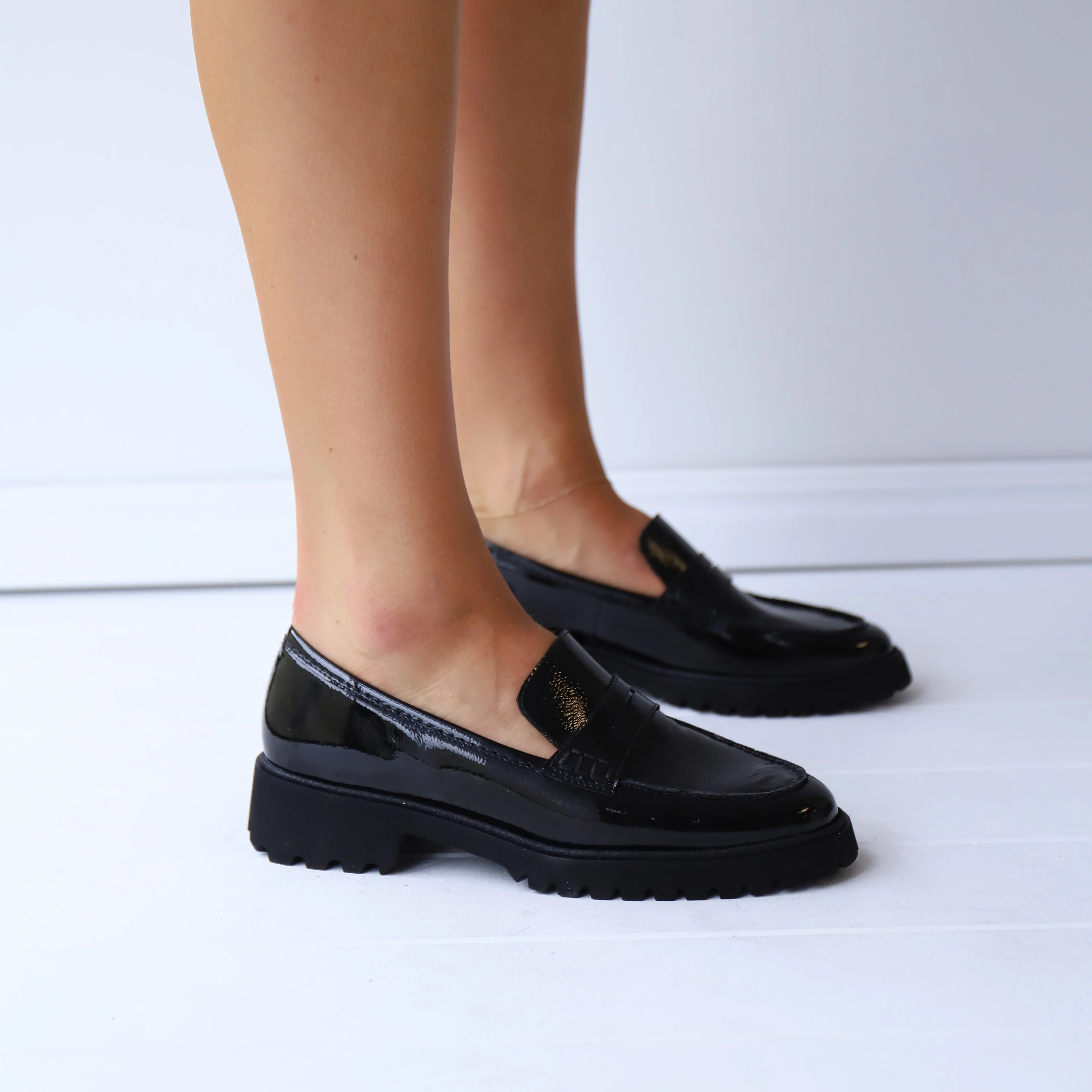 31201 Black Patent - Image 2