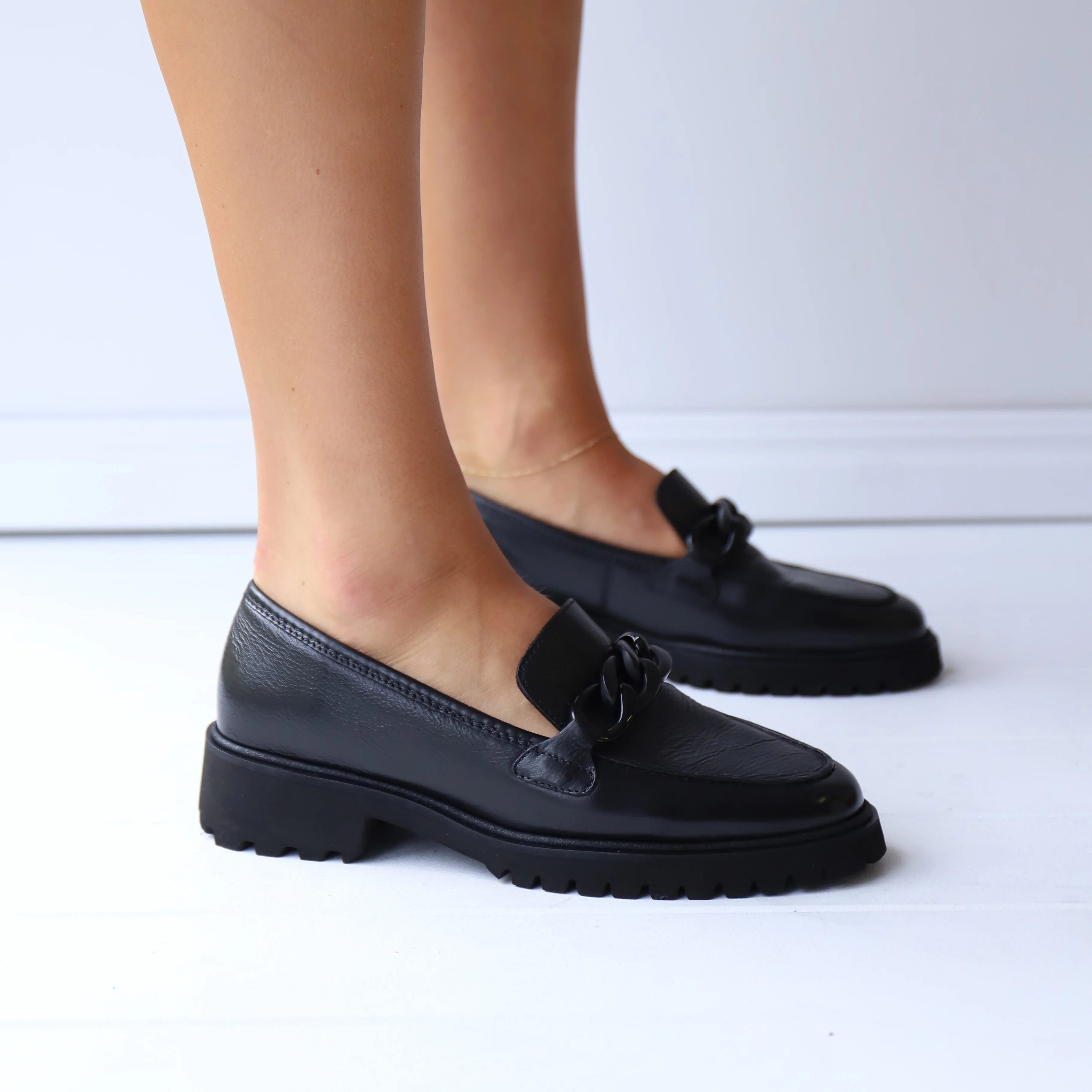 31209 Black - Image 2