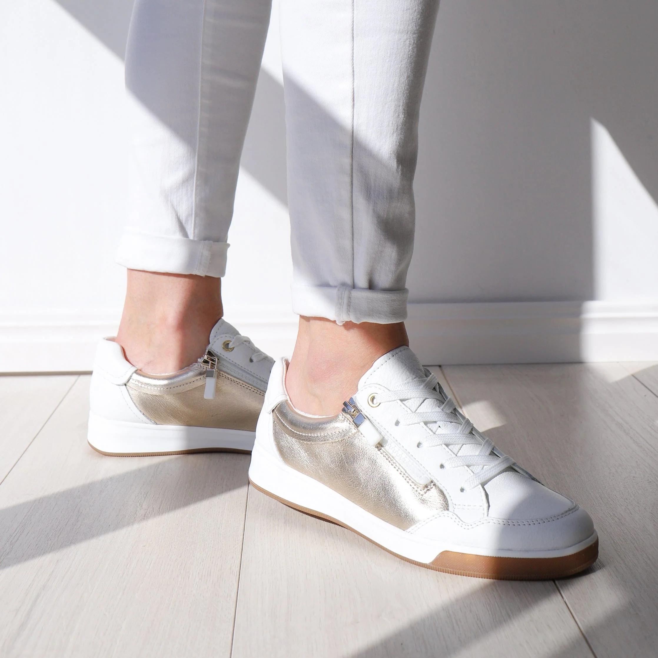 34423 White and Gold - Image 2