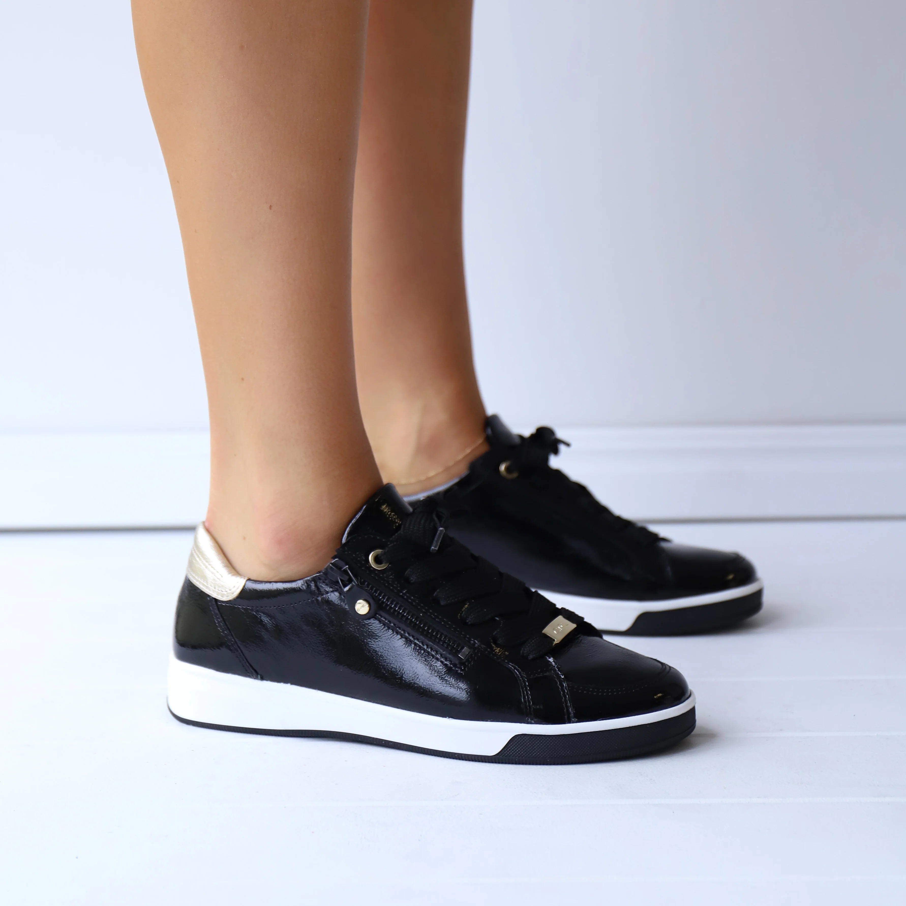 34432 Black Patent - Image 2