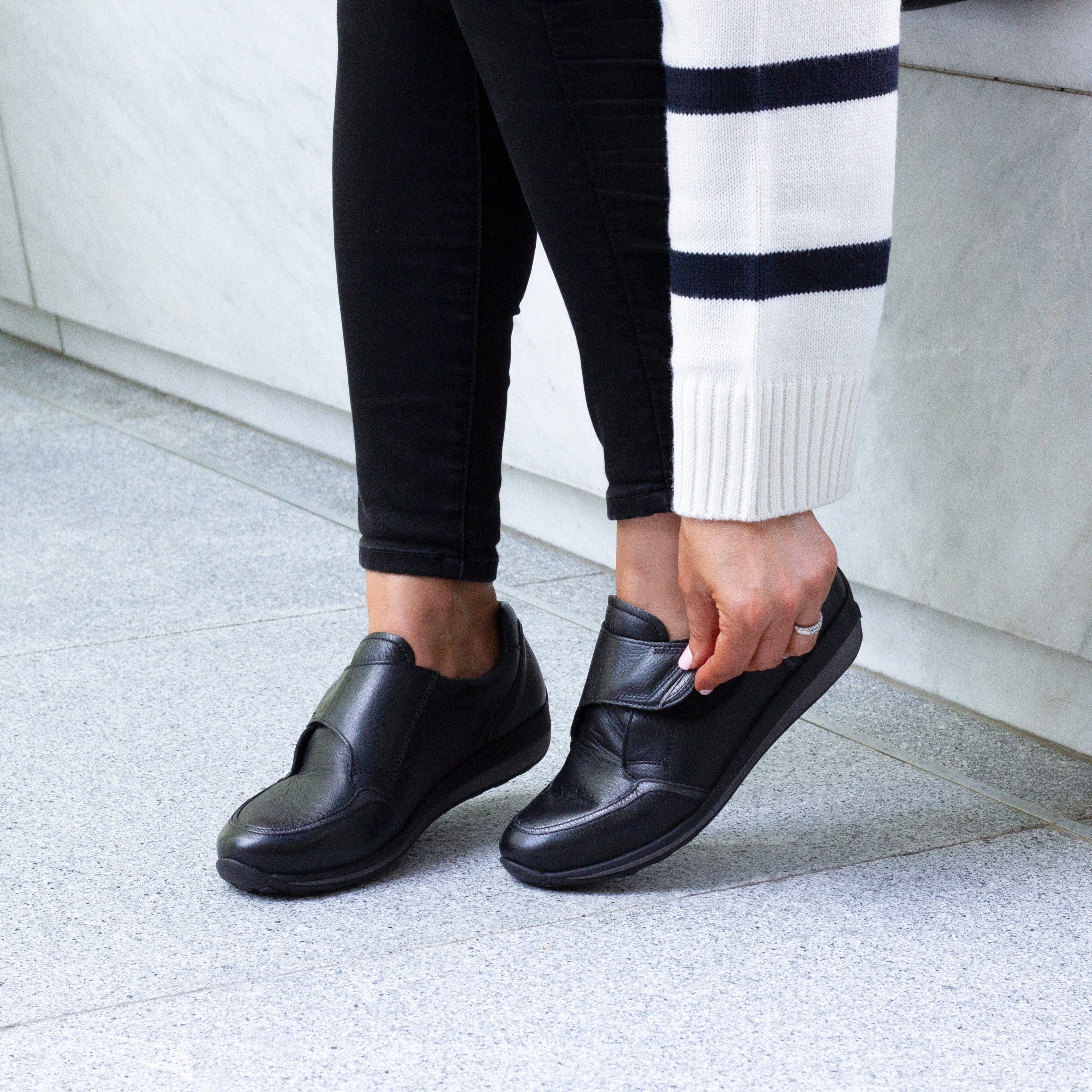 34579 Black - Image 2