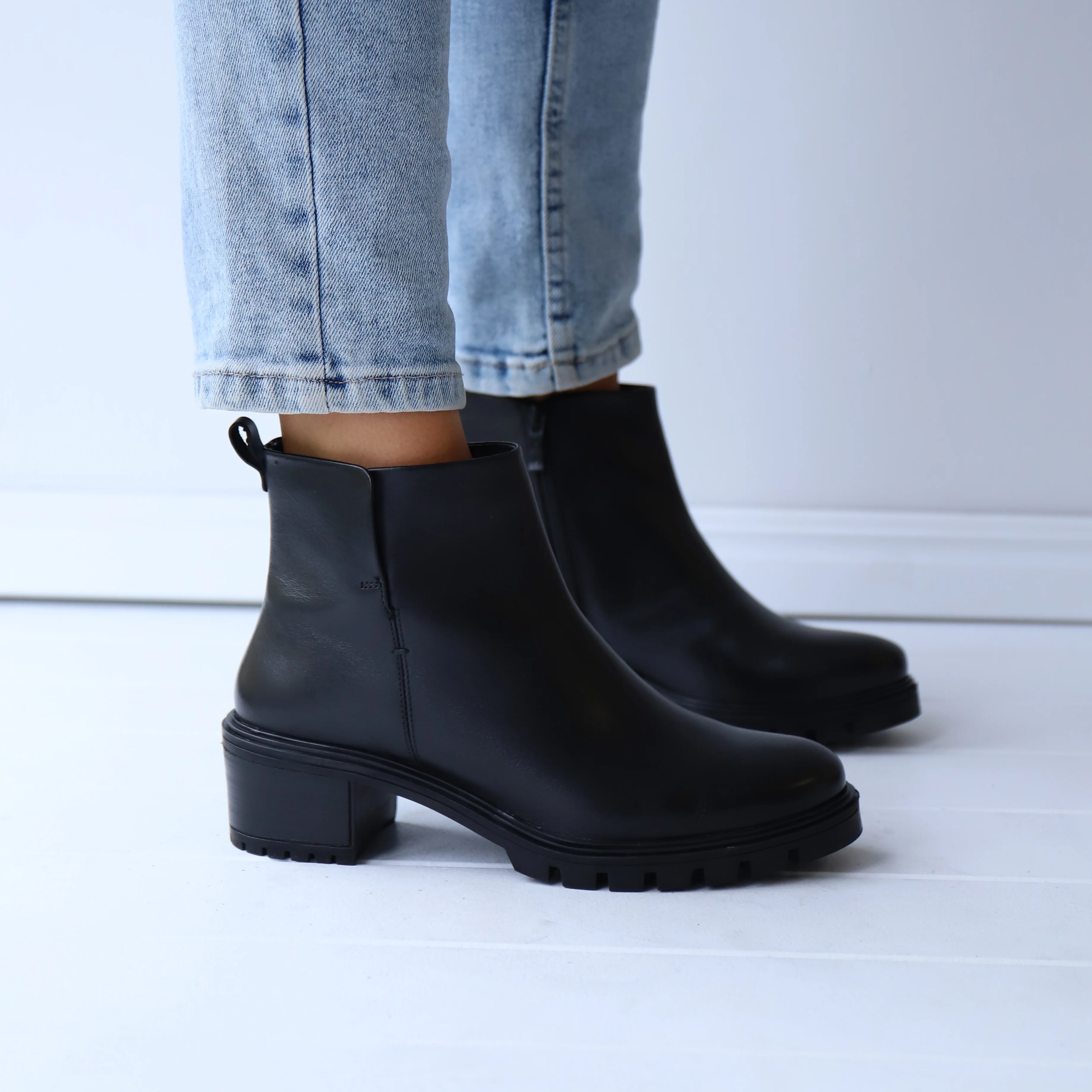 48813 Black - Image 2