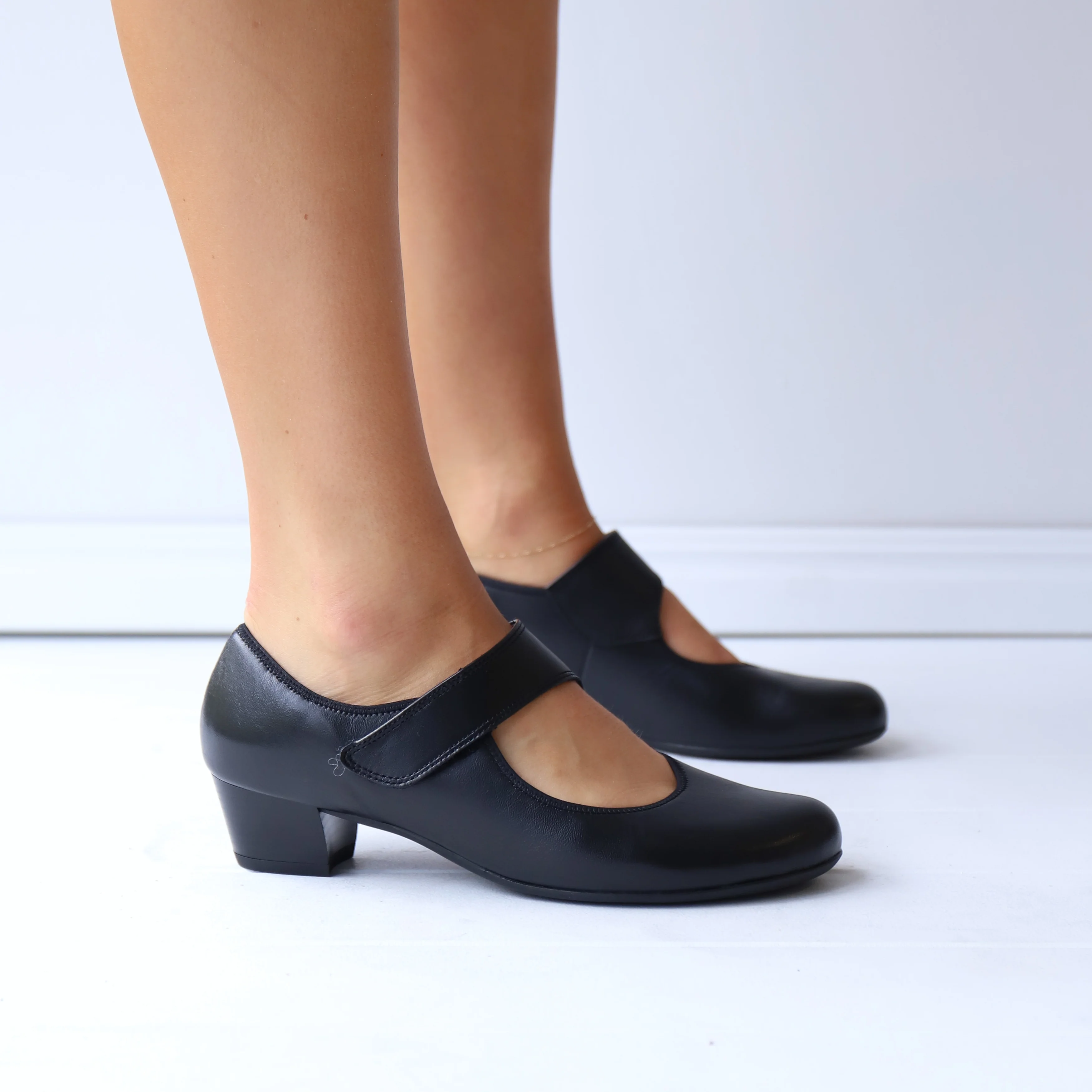 63601 Black - Image 2