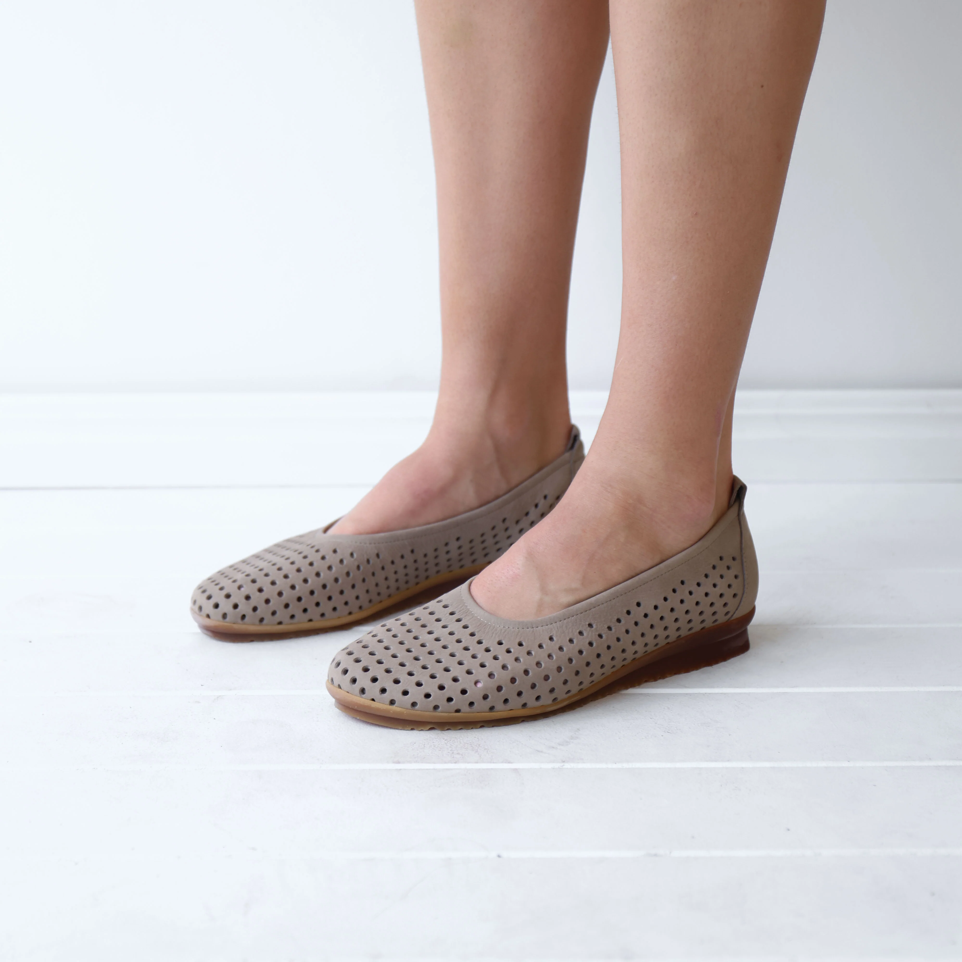 BARRIA Taupe Nubuck - Image 2