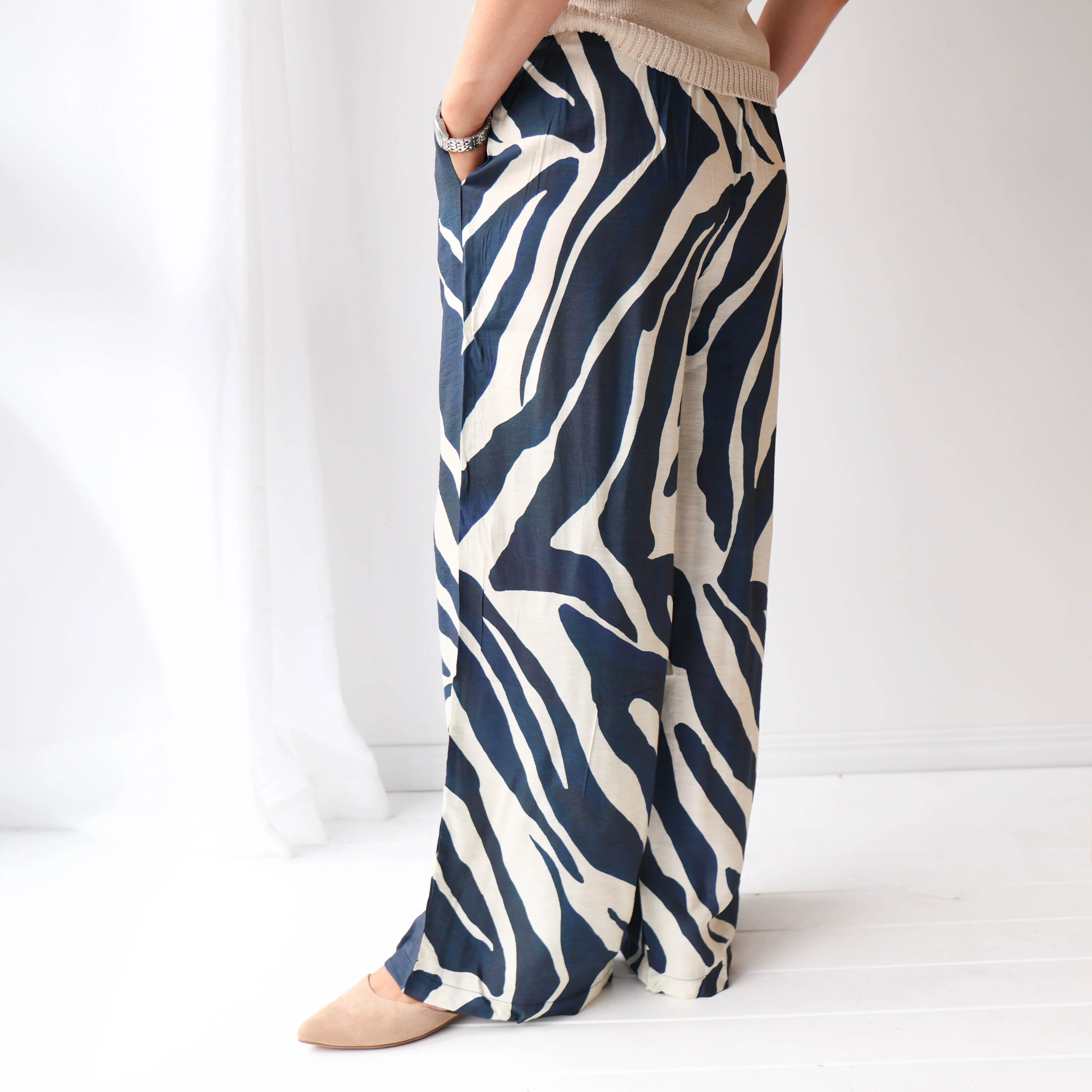 DELILAH Navy - Image 2
