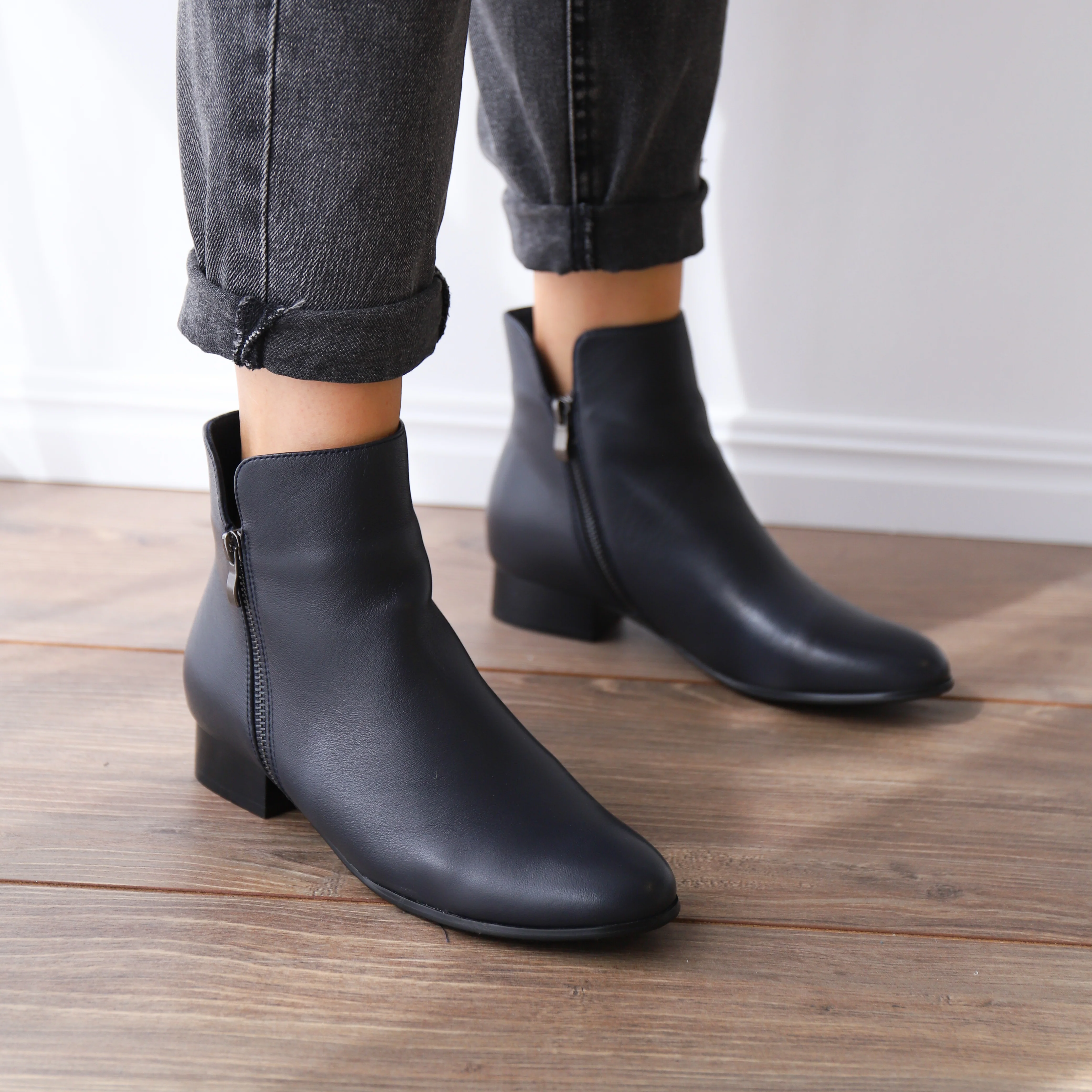 ELLYSE Navy - Image 2