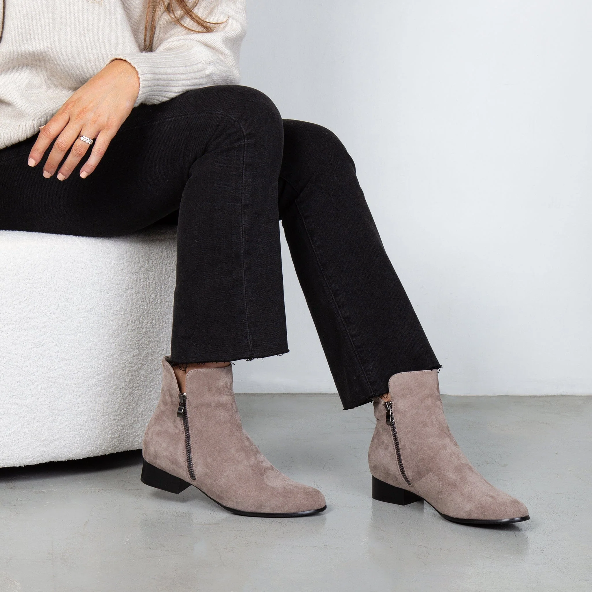 ELLYSE Taupe Suede - Image 2