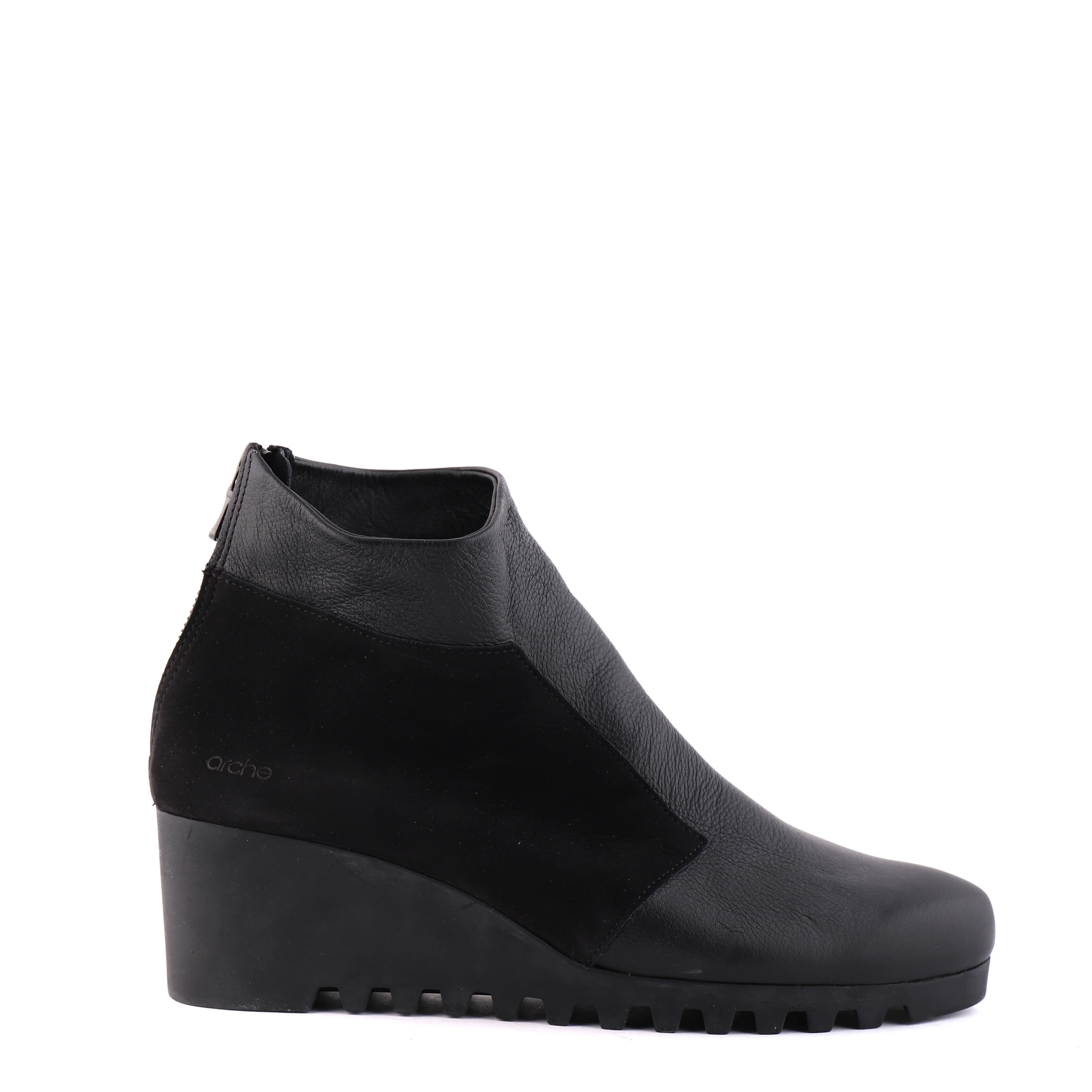 LARMOR Black