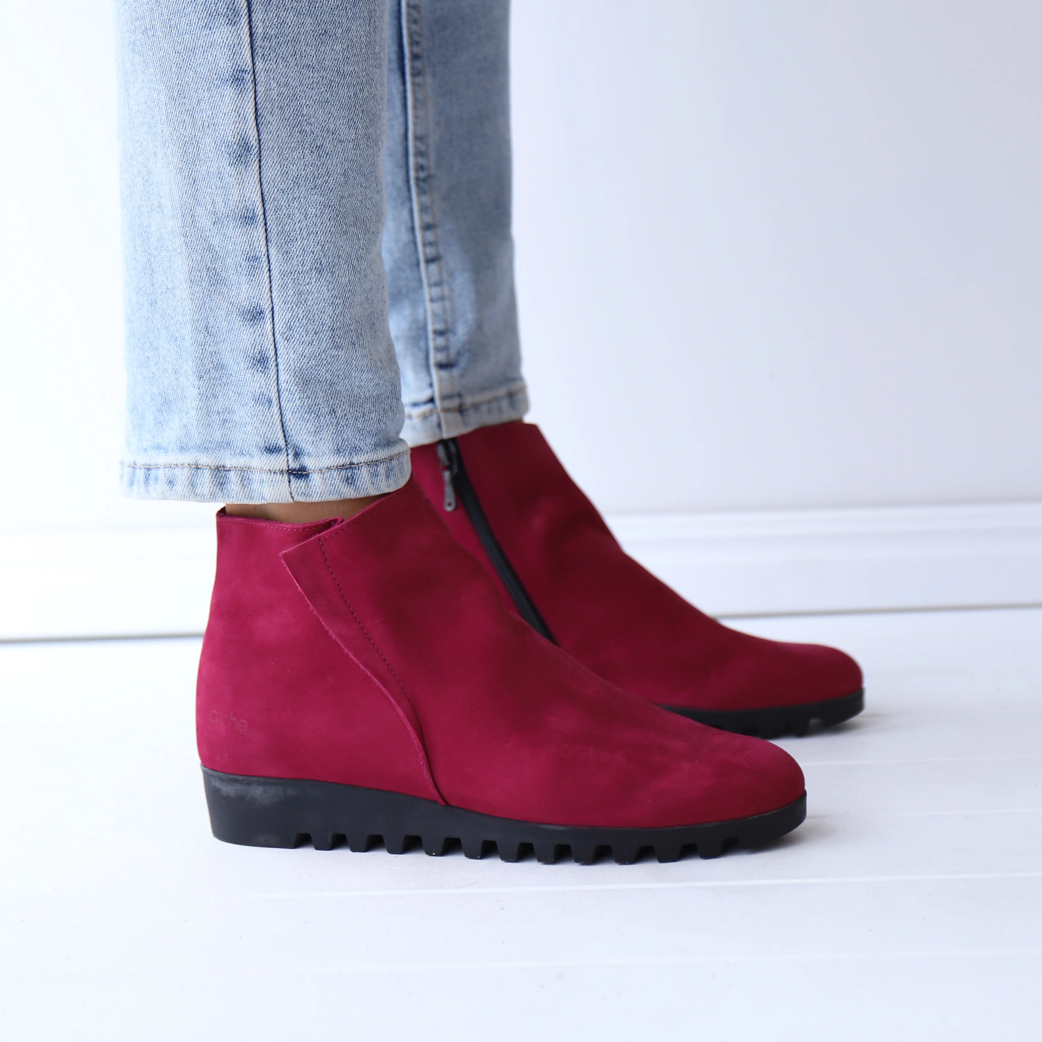 LOMHUS Berry Nubuck - Image 2
