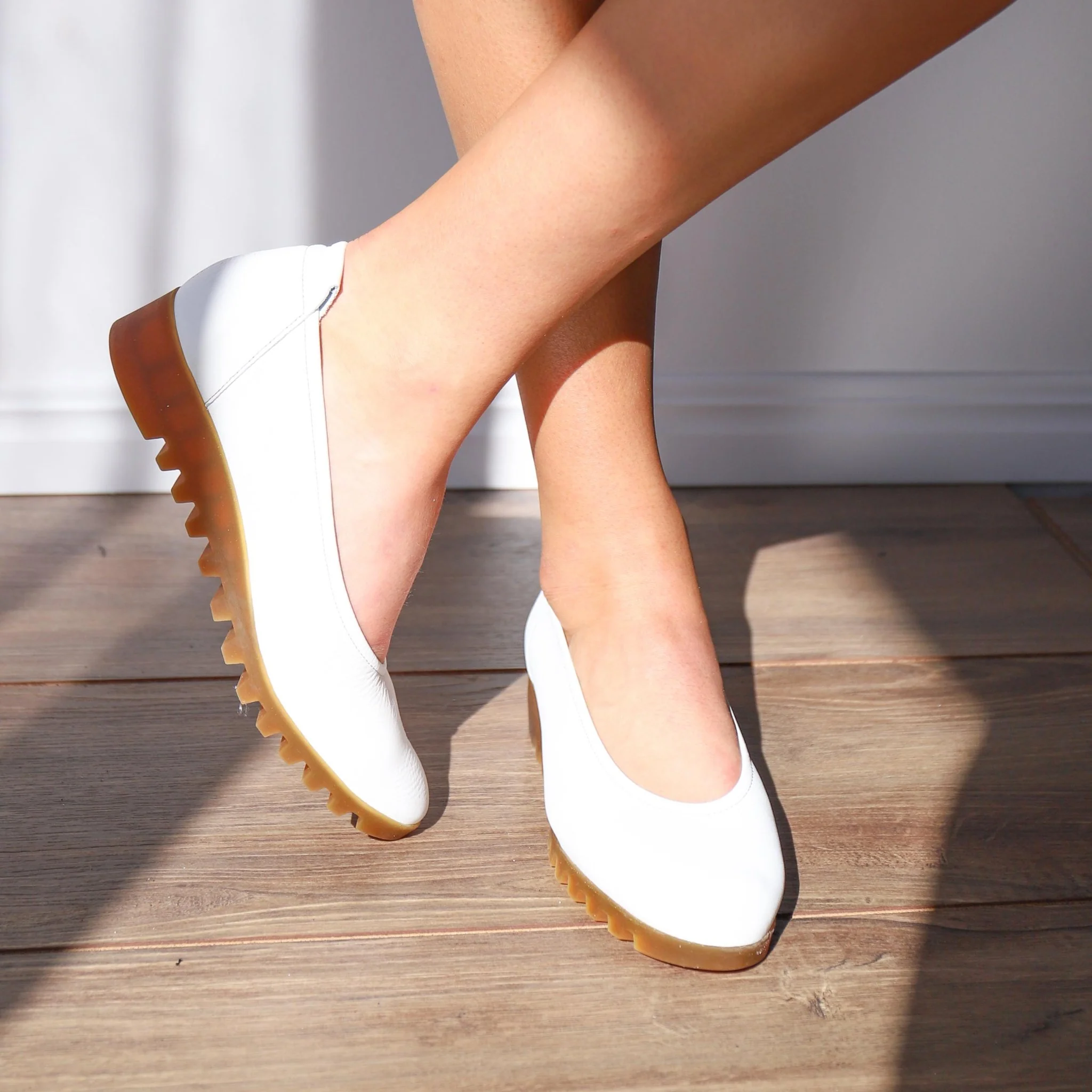 LOMIS White - Image 2