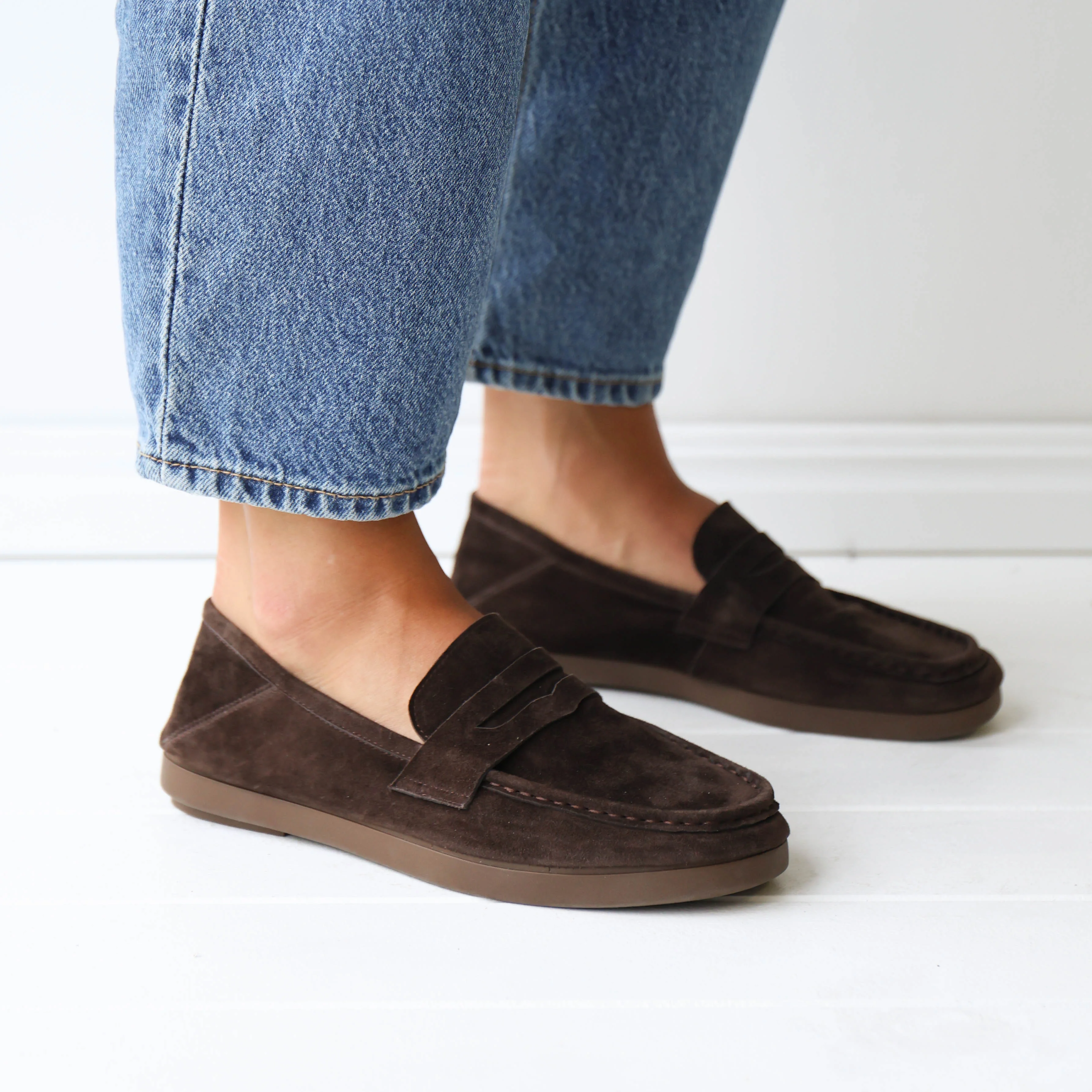 RINGO Dark Chocolate Suede - Image 3