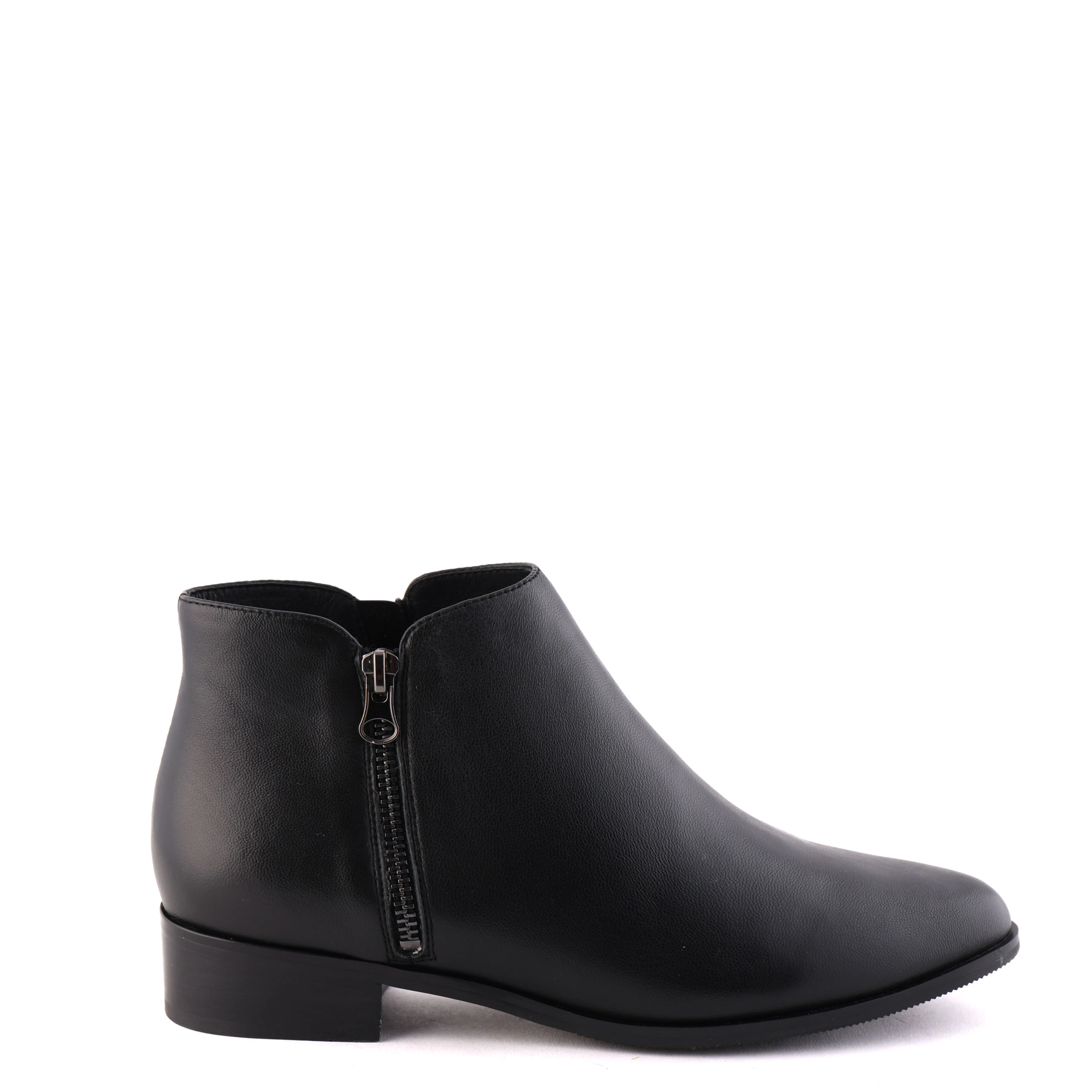 RIVER Black Leather
