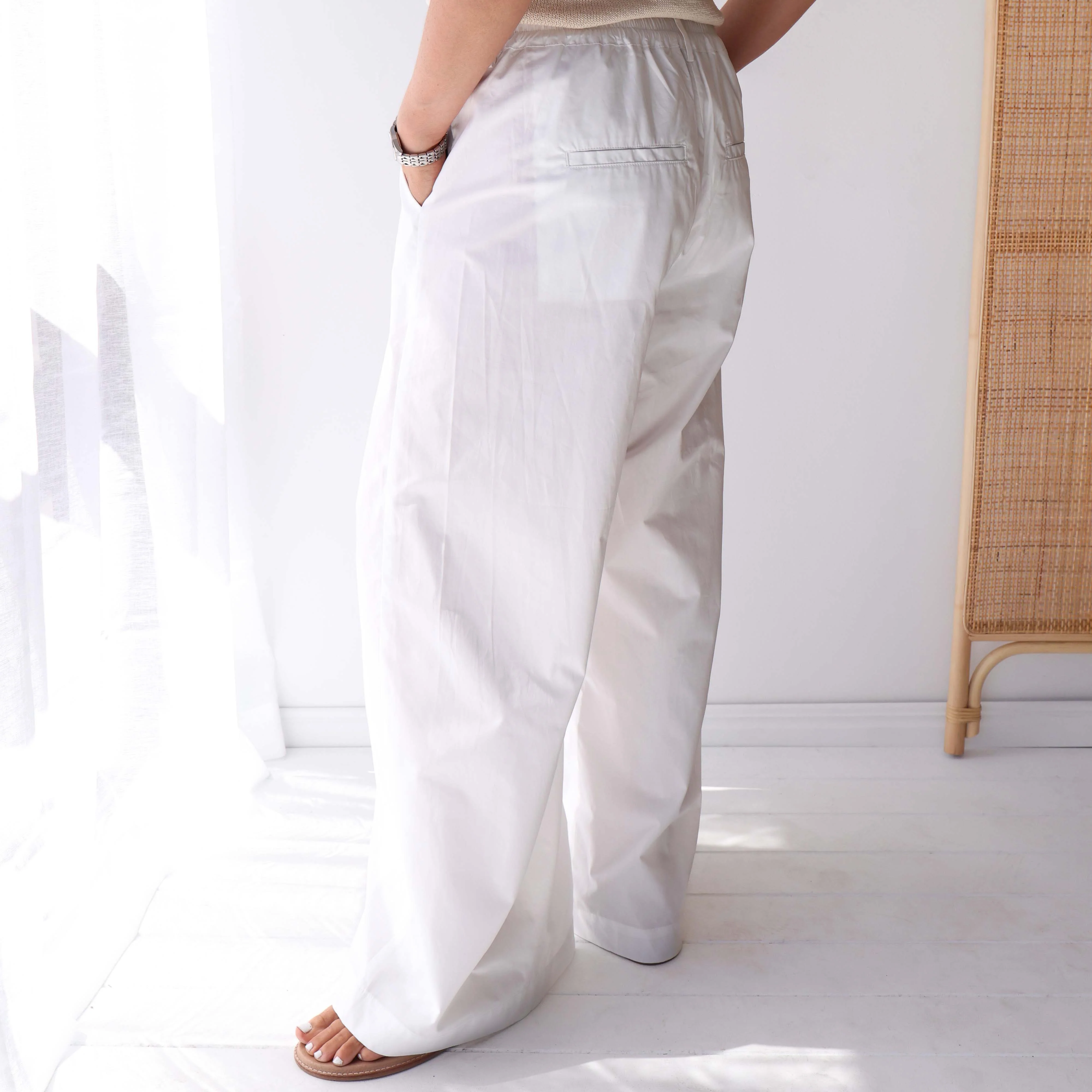 YOLANDA White - Image 2